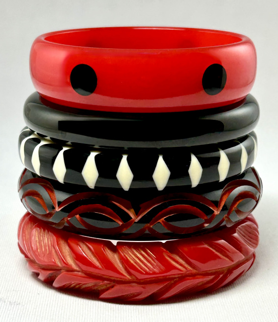 BB143 red & black bakelite bangles, resin bowtie